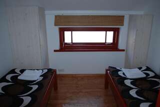 Хостелы Hostel Pritsukas Orissaare Двухместный номер с 2 отдельными кроватями и общей ванной комнатой-8
